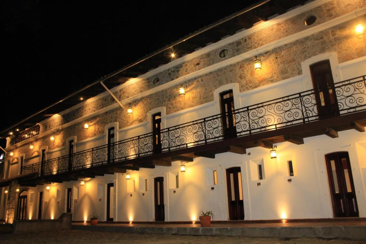 Hotel Atzalan エクステリア 写真