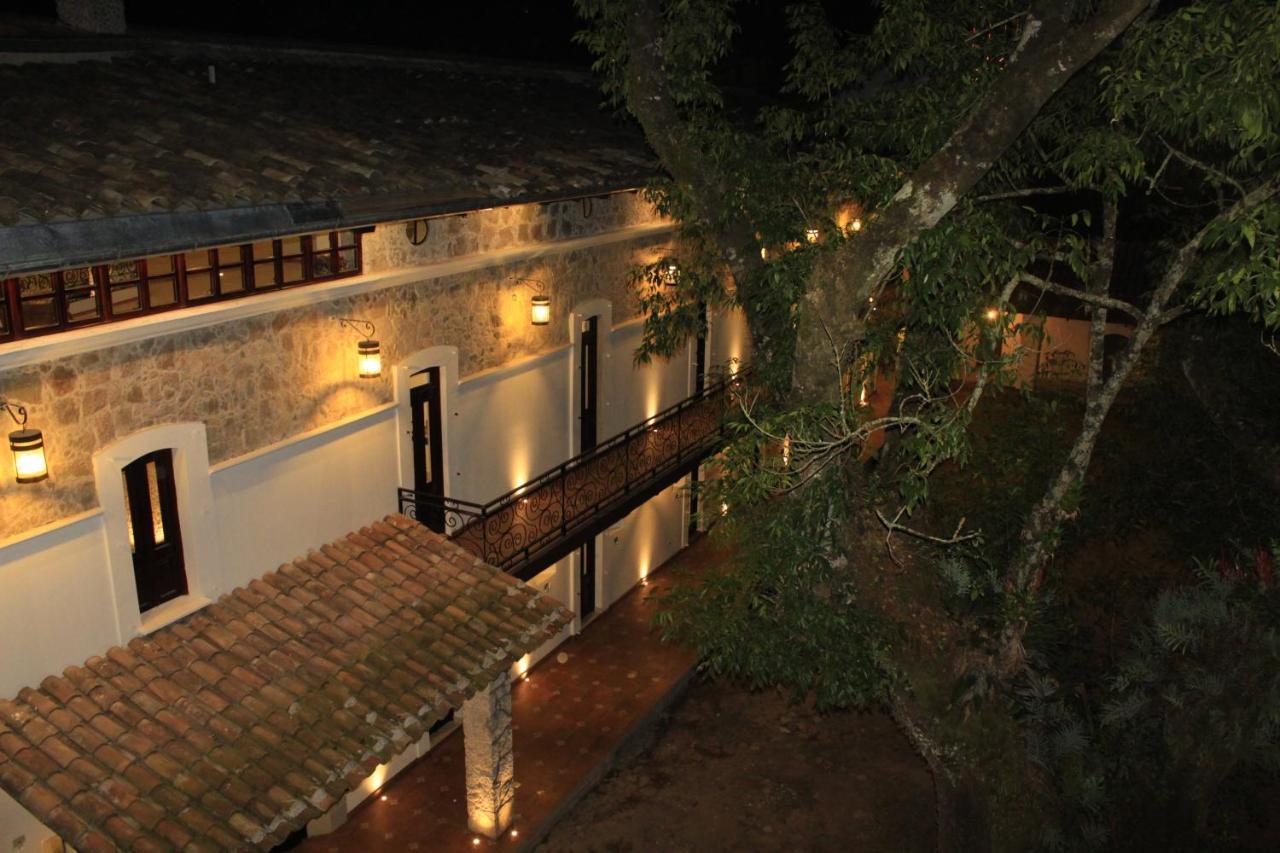 Hotel Atzalan エクステリア 写真